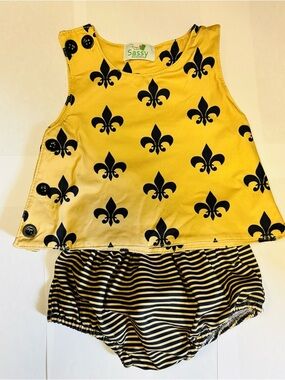 Sassy Stitches Fleur-de-lis Girls Matching Set NWOT 0-3 months